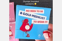Участникам Олимпийских игр в Париже раздали латексные салфетки для орального секса: Олимпиада: Спорт: Lenta.ru0