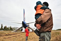 «Мы спасли человеческие жизни» Почему пилотов, посадивших в поле самолет с россиянами, заставляют уволиться?: Россия: Путешествия: Lenta.ru0