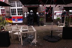 Болельщики сборных Англии и Сербии устроили драку перед матчем Евро-2024: Футбол: Спорт: Lenta.ru0