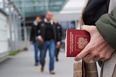 В России вступил в силу новый закон о загранпаспортах: Общество: Россия: Lenta.ru0