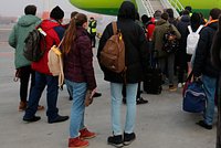 В Госдуме предложили лишать перевозчиков лицензии за высадку детей из транспорта: Общество: Россия: Lenta.ru2