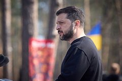 В США рассказали о тайных переговорах Герасимова и Залужного о мире в обход Зеленского. Что обсуждают военачальники?: Политика: Мир: Lenta.ru0