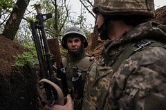 Медик ВСУ рассказала о своей угрозе расстрелять сослуживцев: Украина: Бывший СССР: Lenta.ru0