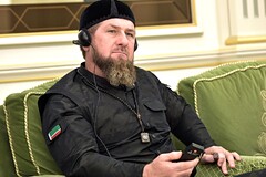 Кадыров показал видео с перешедшим на сторону России украинским военным: Политика: Россия: Lenta.ru