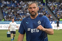 Овечкин забил гол за футбольное «Динамо»: Футбол: Спорт: Lenta.ru