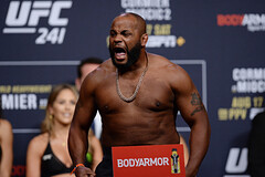 Бывший чемпион UFC признался в обмане на взвешивании: Бокс и ММА: Спорт: Lenta.ru