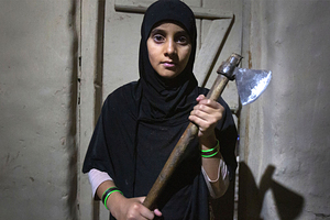 Дикий слон догнал и убил пытавшегося скрыться от него мужчину: Происшествия: Из жизни: Lenta.ru1