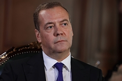 Медведев заявил о желающих растерзать Россию: Политика: Россия: Lenta.ru