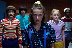 Одежда из 1980-х вновь вернулась в моду благодаря сериалу «Очень странные дела»: Стиль: Ценности: Lenta.ru