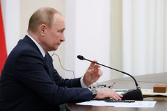 Путин предостерег Запад от ограничений на закупку российской нефти: Рынки: Экономика: Lenta.ru