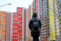 Россиянин отказался съезжать из проданного жилья и напал на полицию с лопатой: Дом: Среда обитания: Lenta.ru1