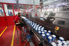 Coca-Cola в России задумали заменить белорусской газировкой: Рынки: Экономика: Lenta.ru0