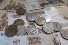 Экономист назвал давящие на рубль факторы: Экономика: Lenta.ru