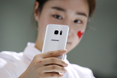 Samsung неожиданно обновила старые смартфоны: Гаджеты: Наука и техника: Lenta.ru0