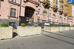 У посольства США в Москве появились изображения противопехотных мин «Лепесток»: Общество: Россия: Lenta.ru