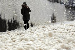 Жителей 15 регионов предупредили о возможных последствиях шторма: Климат и экология: Среда обитания: Lenta.ru0