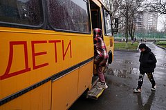 В Госдуме предложили лишать перевозчиков лицензии за высадку детей из транспорта: Общество: Россия: Lenta.ru0