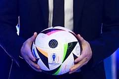 На чемпионате Европы по футболу будут играть мячом с чипом: Футбол: Спорт: Lenta.ru0