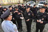 Цена хулиганства подростков: две семьи могут выдворить из России после того, как их дети забросали снегом Вечный огонь: Полиция и спецслужбы: Силовые структуры: Lenta.ru5