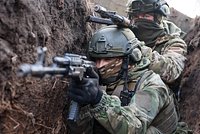 Боец ВСУ сдался в плен российским войскам. Для побега из своего подразделения он придумал необычный способ: Украина: Бывший СССР: Lenta.ru2