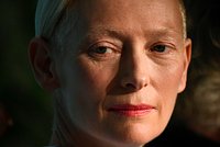 58-летняя супермодель Эль Макферсон назвала способы сохранить красоту: Ментальное здоровье: Забота о себе: Lenta.ru3
