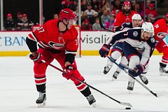 Россиянин помог «Каролине» обыграть «Коламбус» и стал лучшим игроком матча: Хоккей: Спорт: Lenta.ru0