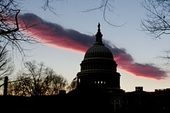 Сенат США отложил каникулы для продолжения работы над помощью Украине: Политика: Мир: Lenta.ru0