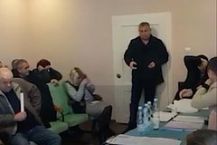 В Закарпатье депутат взорвал гранаты во время заседания сельсовета: видео: Украина: Бывший СССР: Lenta.ru0