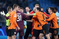 Игроки «Шахтера» и «Антверпена» устроили потасовку в матче Лиги чемпионов: Футбол: Спорт: Lenta.ru0