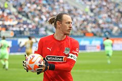 Российский вратарь пошутил о возможном переходе в ПСЖ: Футбол: Спорт: Lenta.ru0