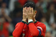 Роналду расплакался после незабитого пенальти: Футбол: Спорт: Lenta.ru0