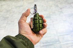 Неизвестный взорвал гранату на вечеринке журналистов Русской службы «Би-би-си»: Прибалтика: Бывший СССР: Lenta.ru0