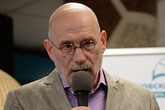 Акунин сообщил об исчезновении его имени с театральных афиш Москвы и Петербурга: Книги: Культура: Lenta.ru0