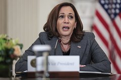 Автомобиль с вице-президентом США врезался в бордюр в центре Вашингтона: Происшествия: Мир: Lenta.ru0