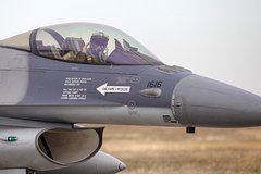 Вылеты F-16 ВСУ с баз НАТО сочли поводом для открытого столкновения с Россией. Когда Киев начнет применять истребители?: Политика: Мир: Lenta.ru0