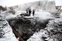 В российском городе девочка провалилась в яму в 20-градусный мороз: Общество: Россия: Lenta.ru0