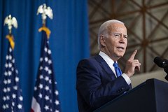 Байден оговорился во время обсуждения дефицита бюджета США: Политика: Мир: Lenta.ru0