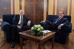 Берлускони опроверг обмен подарочным алкоголем с Путиным: Политика: Мир: Lenta.ru0