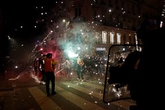 Более 170 человек задержали во Франции за беспорядки после матчей ЧМ: Футбол: Спорт: Lenta.ru0
