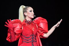 Бузова познакомилась с Песковым и назвала его своим поклонником: Музыка: Культура: Lenta.ru0