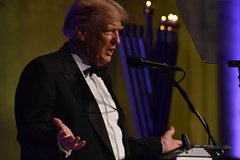 Трамп предложил Байдену десять раундов дебатов: Политика: Мир: Lenta.ru0