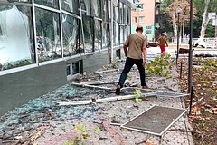 Число погибших при ракетном ударе по Херсону увеличилось: Украина: Бывший СССР: Lenta.ru0