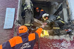 Число погибших при взрыве в доме на Сахалине снова выросло: Происшествия: Россия: Lenta.ru0