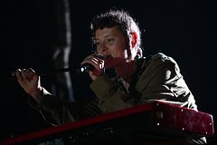 Отец сжегшего российский паспорт певца Шарлота прокомментировал решение суда: Музыка: Культура: Lenta.ru0