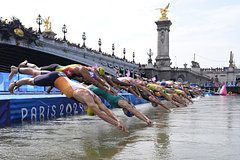 Глава МОК пошутил над олимпийскими соревнованиями на Сене: Олимпиада: Спорт: Lenta.ru0
