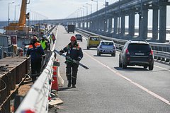 Движение по пострадавшей от взрыва части Крымского моста восстановили: Крым: Россия: Lenta.ru0