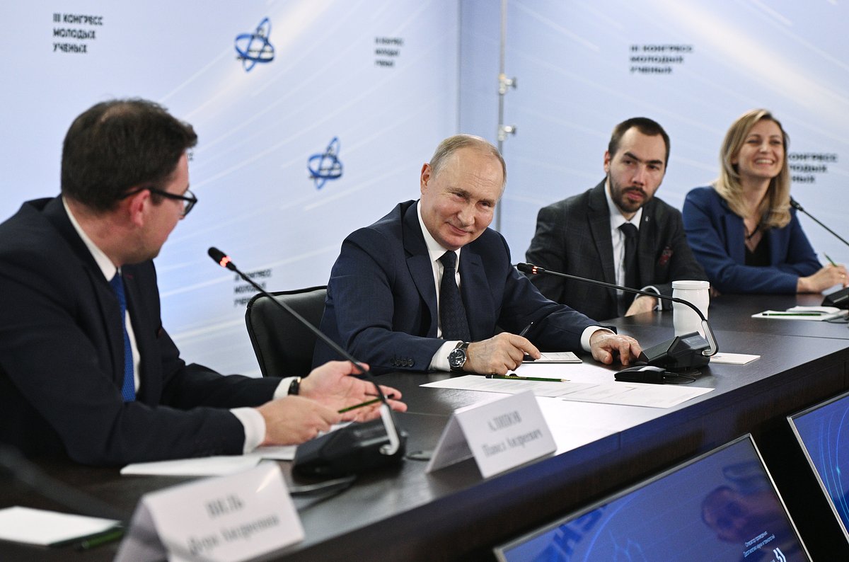 «Он сейчас будет плакать: денег нет» Путин пошутил над Силуановым из-за просьбы выделить средства из бюджета: Госэкономика: Экономика: Lenta.ru1