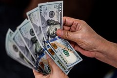 Экономист ФРС рассмотрел сценарии снижения роли доллара: Госэкономика: Экономика: Lenta.ru0