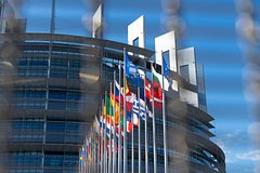 Еврокомиссия заблокировала предназначенные Венгрии 22 миллиарда евро: Политика: Мир: Lenta.ru0