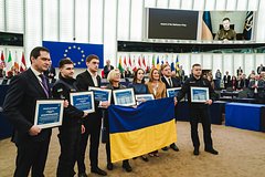 Европарламент вручил премию Сахарова народу Украины: Мир: Lenta.ru0
